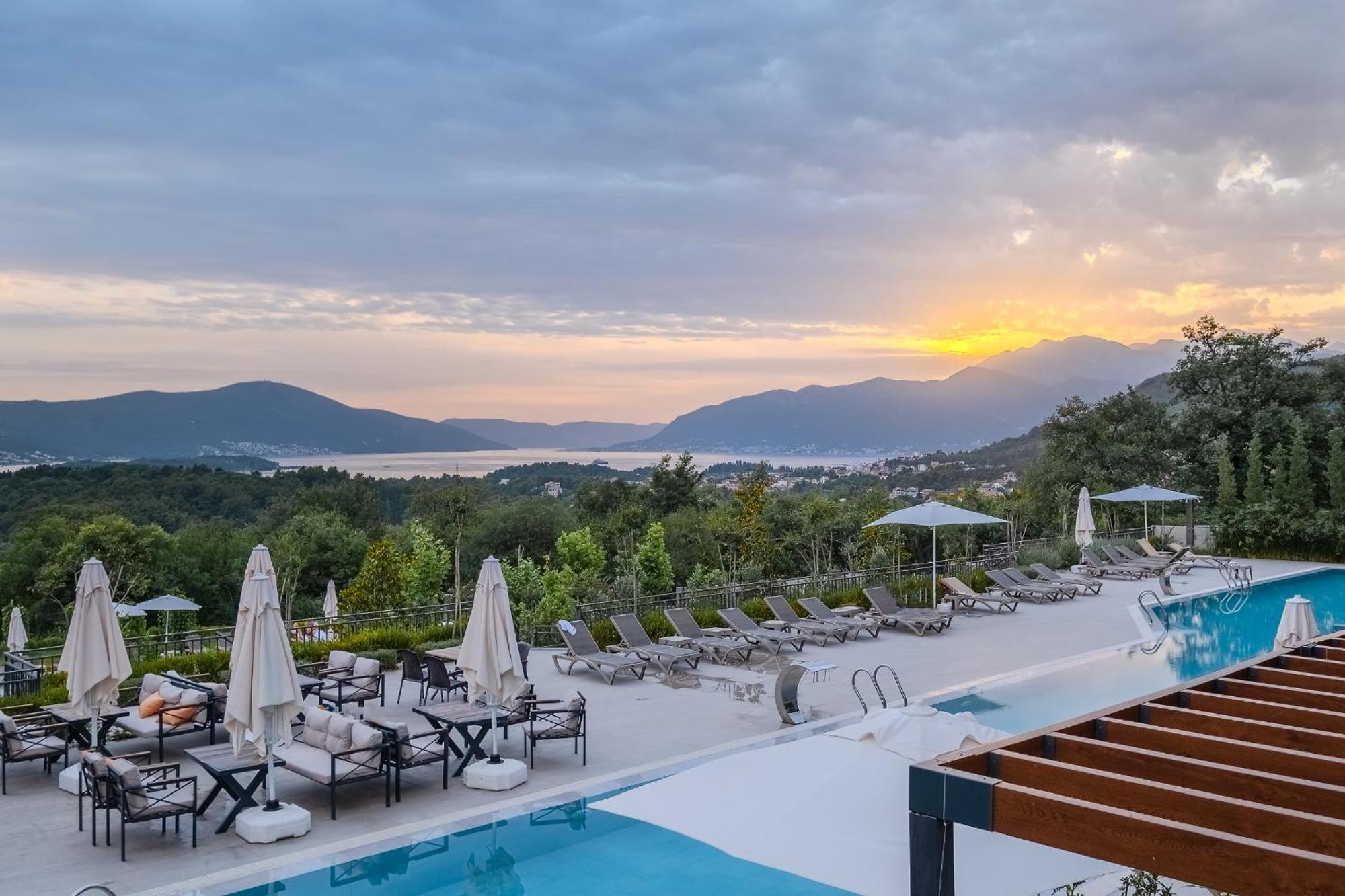 Montenegro Lodge Kavač Екстериор снимка Sunset at the hotel